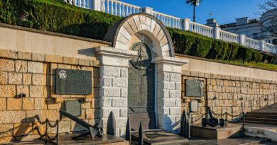 Остановка на маршруте — Памятник затопленным кораблям