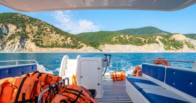 Вид на объект: Морская прогулка: Береговая линия заповедника Утриш